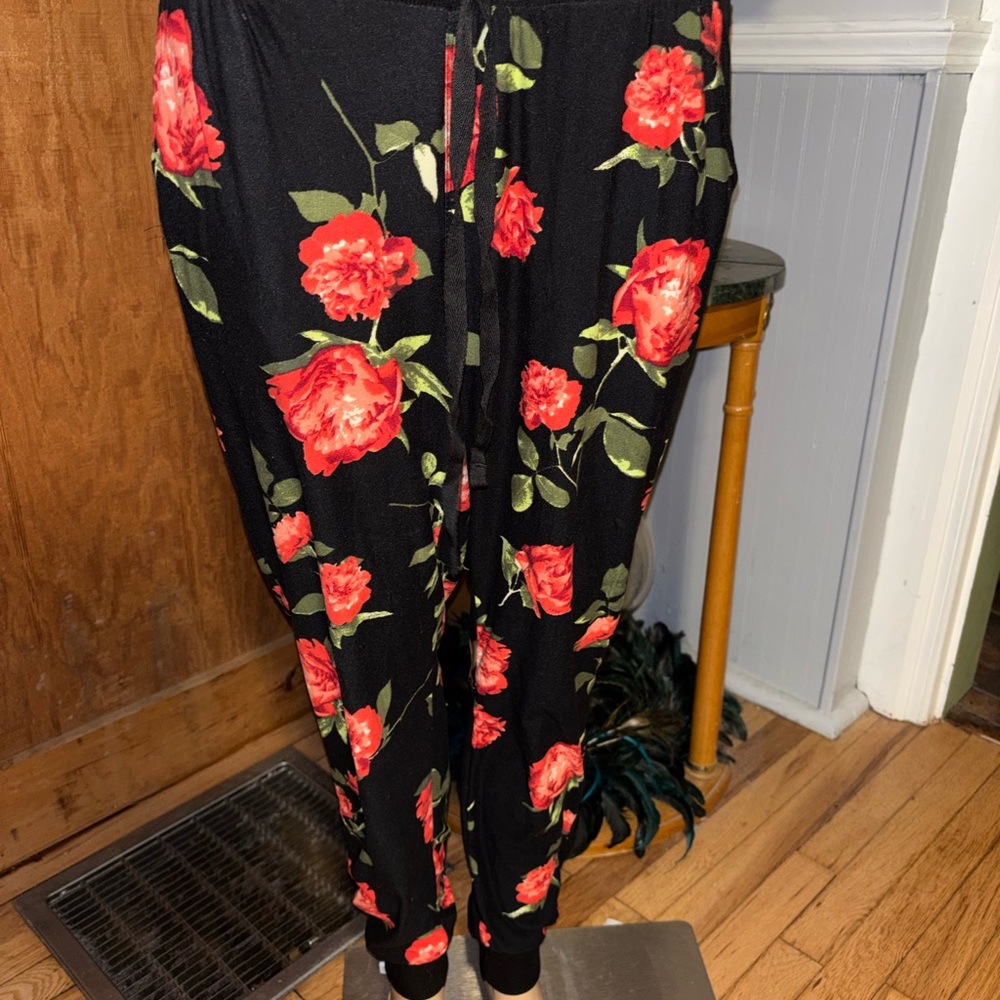 Stella Tweed Black Red Floral Joggers Size M
